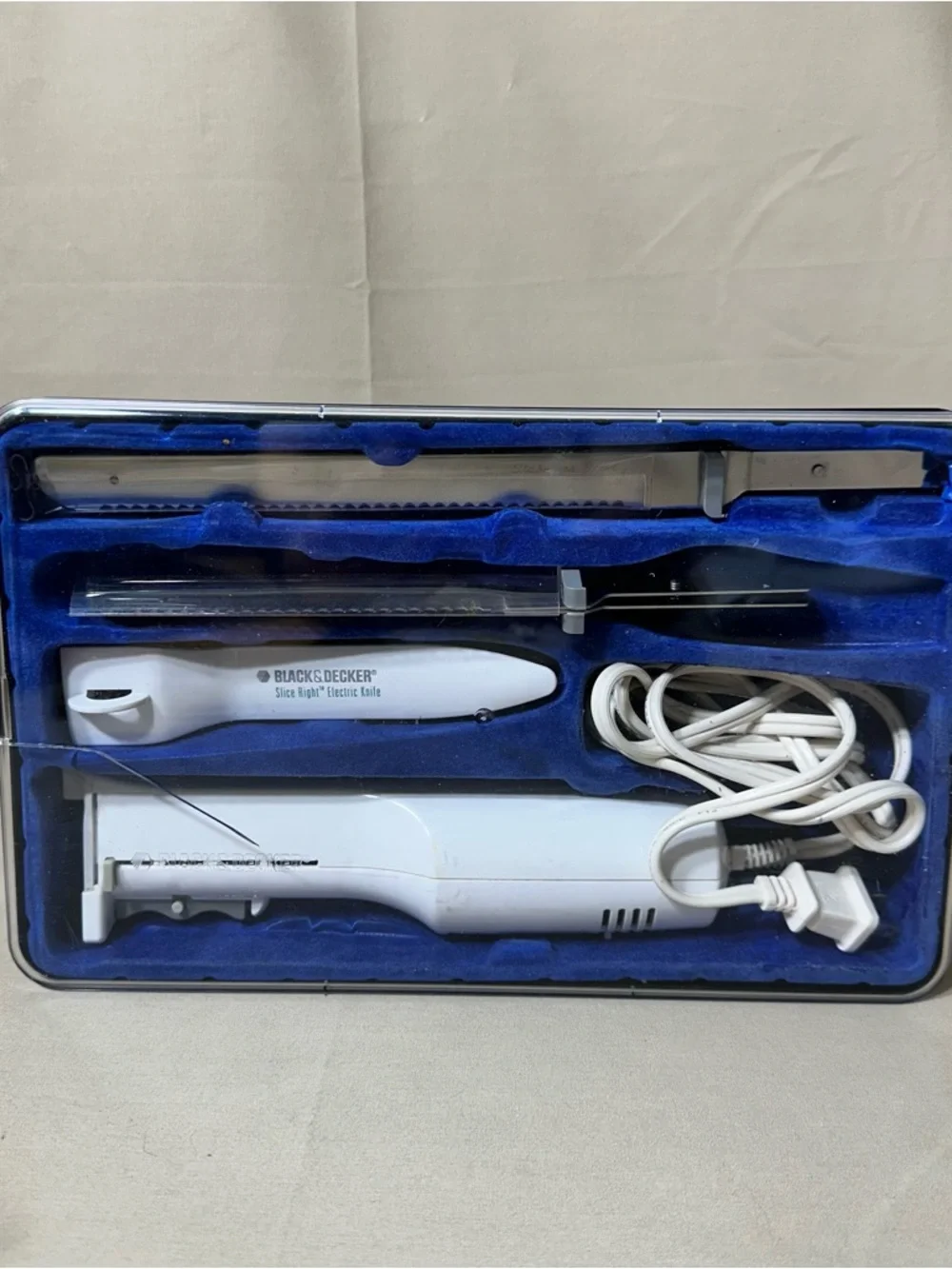 Black & Decker White Electric Knife Set with Storage Case